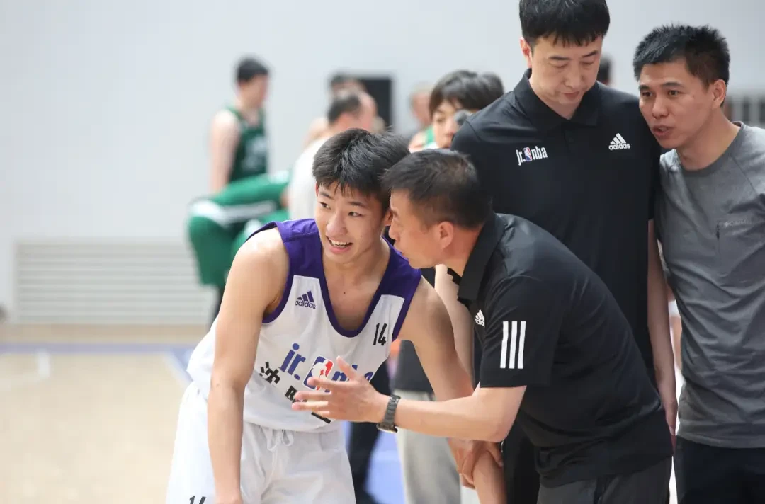 为什么大前锋在比赛中需要特别的体能训练?_1